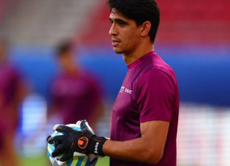 نادي إشبيلية يتوصل لاتفاق مع الهلال السعودي حول ياسين بونو